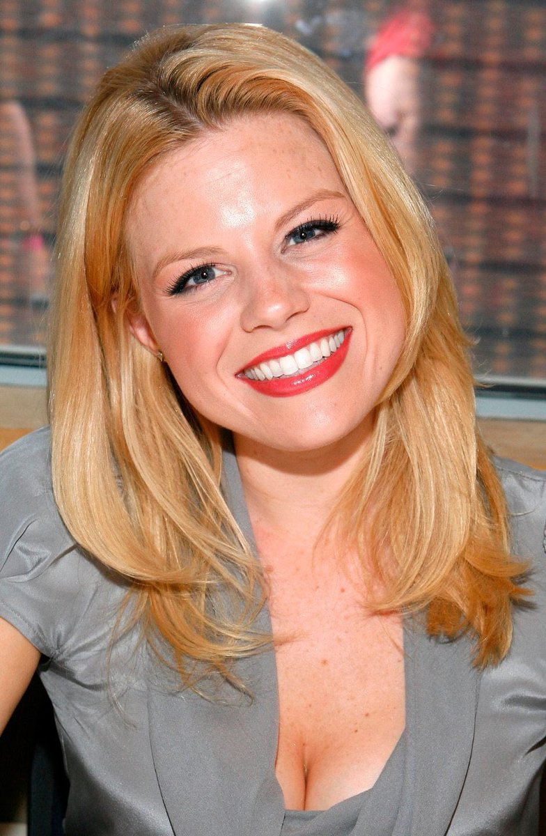 Daily Megan Hilty tweet media