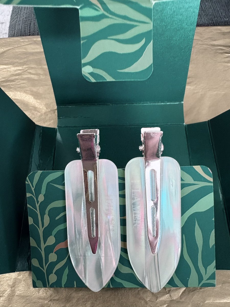 cookiegigan's tweet image. These are my favourite type of hair clips. So easy for me to use. These are from Luxe Beauty Company La Mer. #lamer