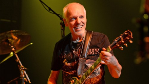 MSolisEscobar's tweet image. Peter Frampton (22 April 1950) #rock #musician, #singer, #songwriter, producer, #guitarist. He was previously associated with the #bands Humble Pie and The Herd. Frampton’s international breakthrough album was his live release, Frampton Comes Alive!.
youtu.be/o6xGqi5itxs?si…