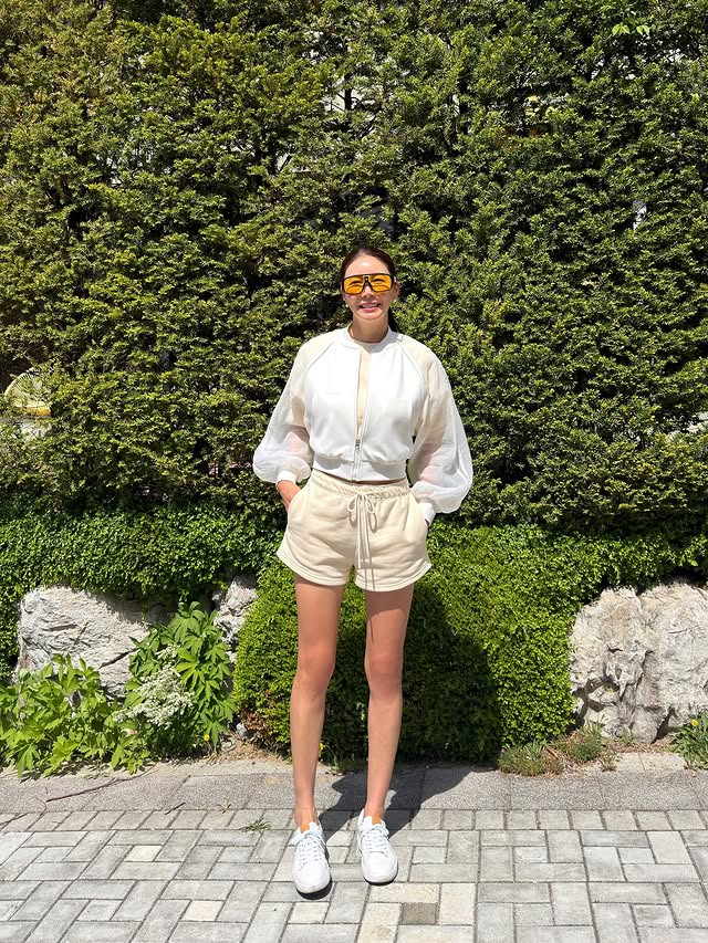 Jennalifegirl's tweet image. Today is Earth Day, a day of shared celebration. We didn't inherit Earth from our ancestors; we borrowed it from our children. Every tree, every drop of water, every patch of blue sky is calling on us to take action#EarthDay #ProtectTheEarth #EnvironmentalAction #GreenLivingToday