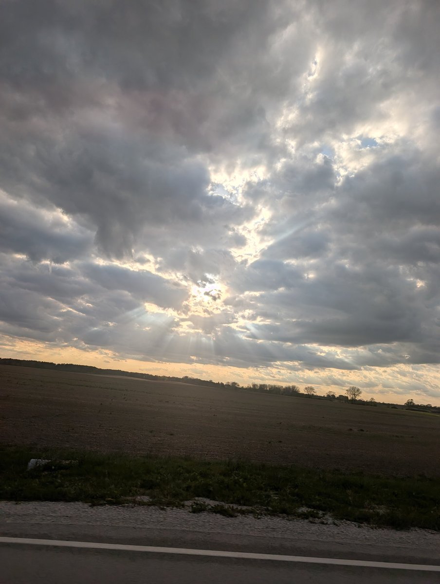 d_bead's tweet image. Signs from the Almighty. Thank you🙌🏽🙌🏽🙌🏽🙌🏽 #GodisPresent #Divine