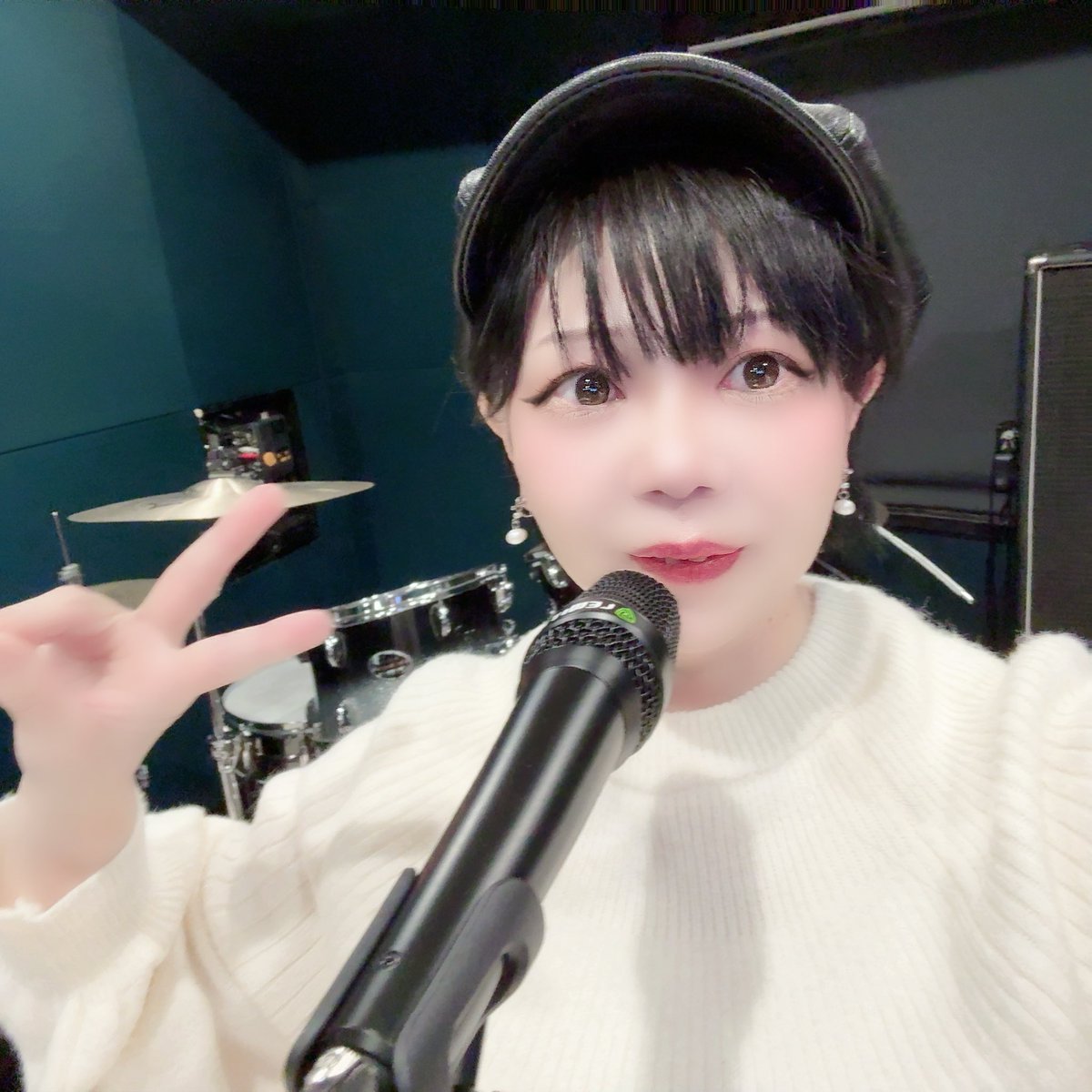 denim13_momoayu's tweet image. 配信9日ほど空いていましたが声が整ったと思います🐥📝来週は新曲をお届けしますね💓今日も沢山のギフトもありがとうございます🥹💖スタジオのスタッフさんもいつもありがとう💖
#guitar  #music  #歌ってみた
#シンガーソングーライター　#弾き語り
#LEWITT   #MTP5