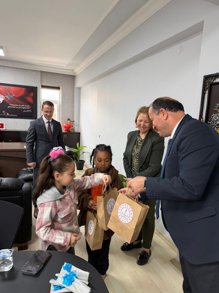 KumruilceMem's tweet photo. 🇹🇷🇹🇷🇹🇷23 Nisan Ulusal Egemenlik ve Çocuk Bayramı’nda Makamı Gerçek ve Gelecek Sahiplerine Teslim Ettik🇹🇷🇹🇷🇹🇷
@Ordu_MEM @mfvargeloglu @mehmetderilmek https://t.co/WBdqvoOB7H