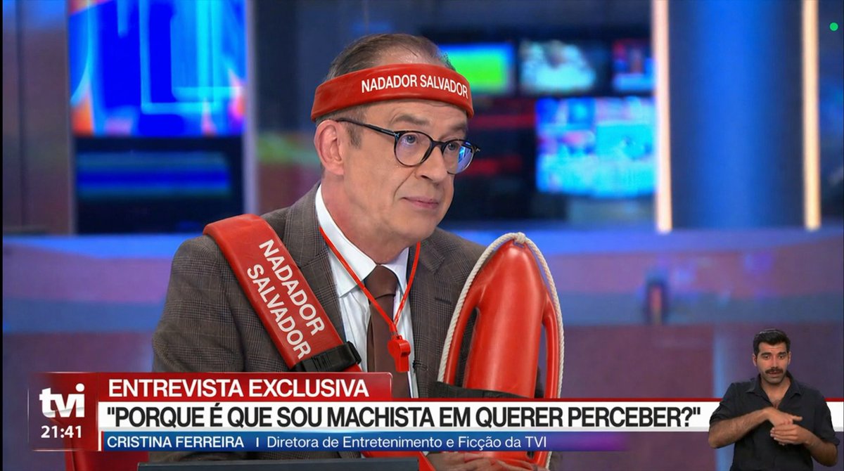 Os meus parabéns ao José Alberto Carvalho que tentou salvar a Cristina Ferreira das formas mais possíveis e imagináveis e, mesmo assim, não conseguiu. 

O nosso nadador salvador nacional está de parabéns pela sua atitude e posicionamento 🛟