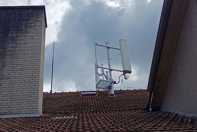 ADSLcz's tweet image. T-Mobile rozšiřuje 5G do míst bez signálu. 👉 Tři z deseti lokalit už pokryl díky dotacím. ⬇️⬇️⬇️
#adsl #tmobile #5g 
adsl.cz/clanky/t-mobil…