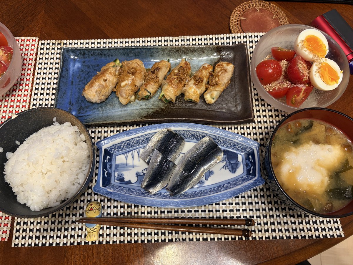 ミニトマト🍅

鰯の酢漬け

野菜肉チーズ巻き

なめこと山芋のとろとろ味噌汁

いただきます🙏✨