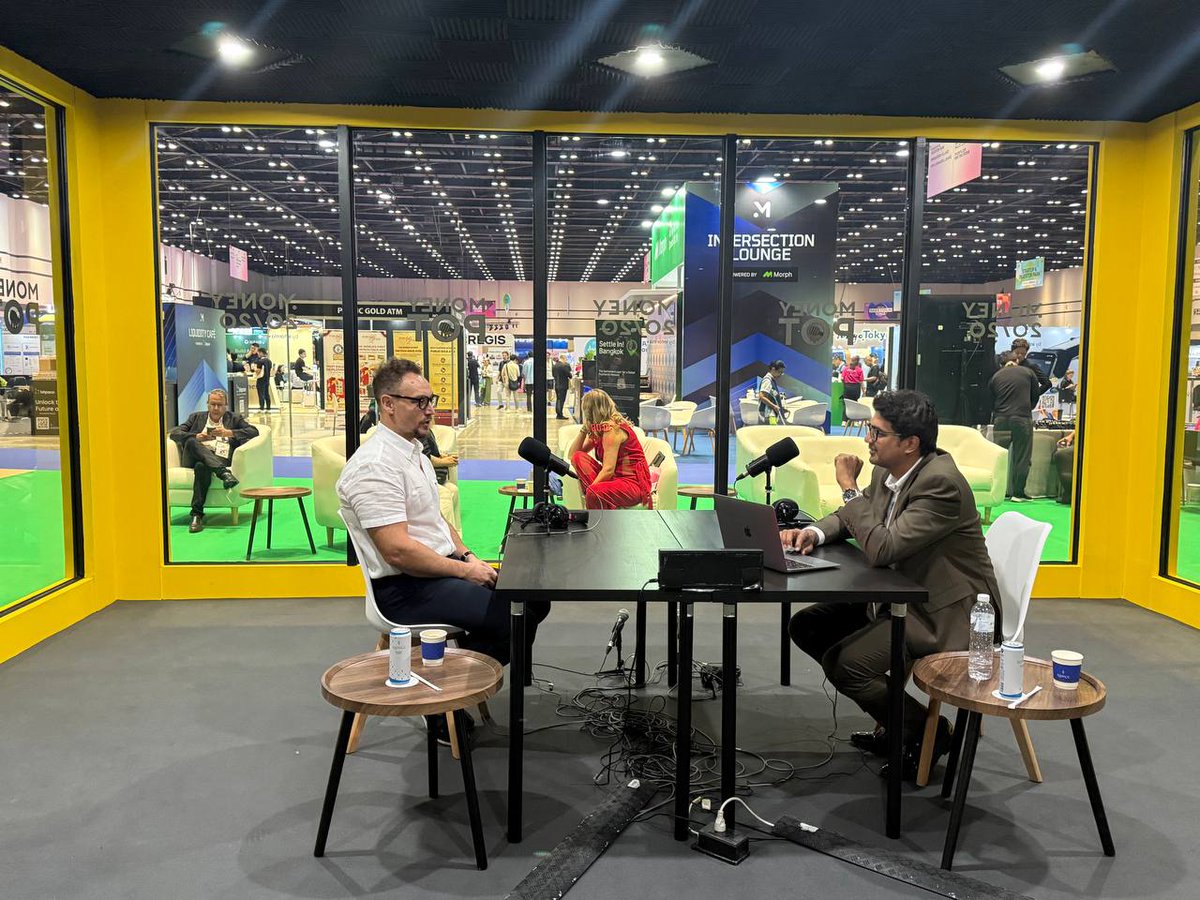 XDCInnovLabs's tweet image. Day 2 at #Money2020Asia 🔥
Momentum is building—more great conversations, partnerships, and interest in #XDCPayments.

📍 Visit us at Booth 5015
#XDCNetwork #Fintech #Web3