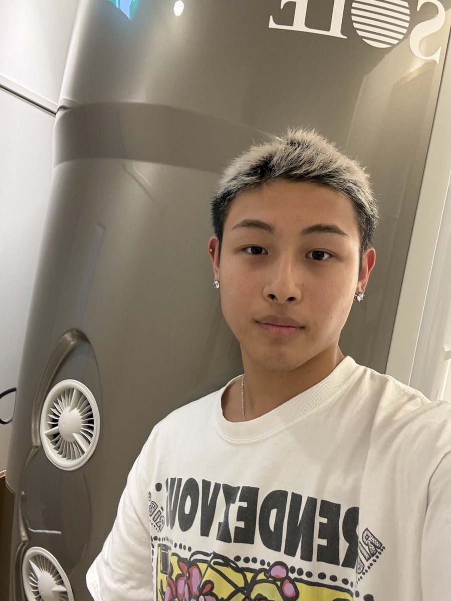 ldh_scream's tweet image. [📖] #スクオフ
𝗙𝗥𝗢𝗠  #SHUNNOSUKE

皆さんこんにちは！！
🔥ROUND.8🔥いよいよ明日になりました‼️

ROUND.8が今シーズン最後の試合となります！
本当に全員気合い満々です🤩

自分はさらに気合いを入れる為に、日焼けマシンへ🌞🌞🌞

before/after
こんがりました！笑