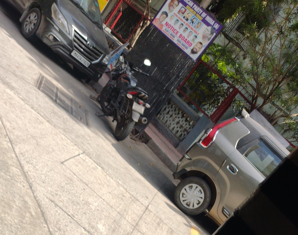 SentinelWachter's tweet image. Informing is not the need of the hour, Stopping this washing of the #police vehicles permanently here is the need of the hour Its has been going on for years together now @mybmc @mybmcInfra how much fines have you'll collected from here Rs 500/- for washing of vehicles on road?