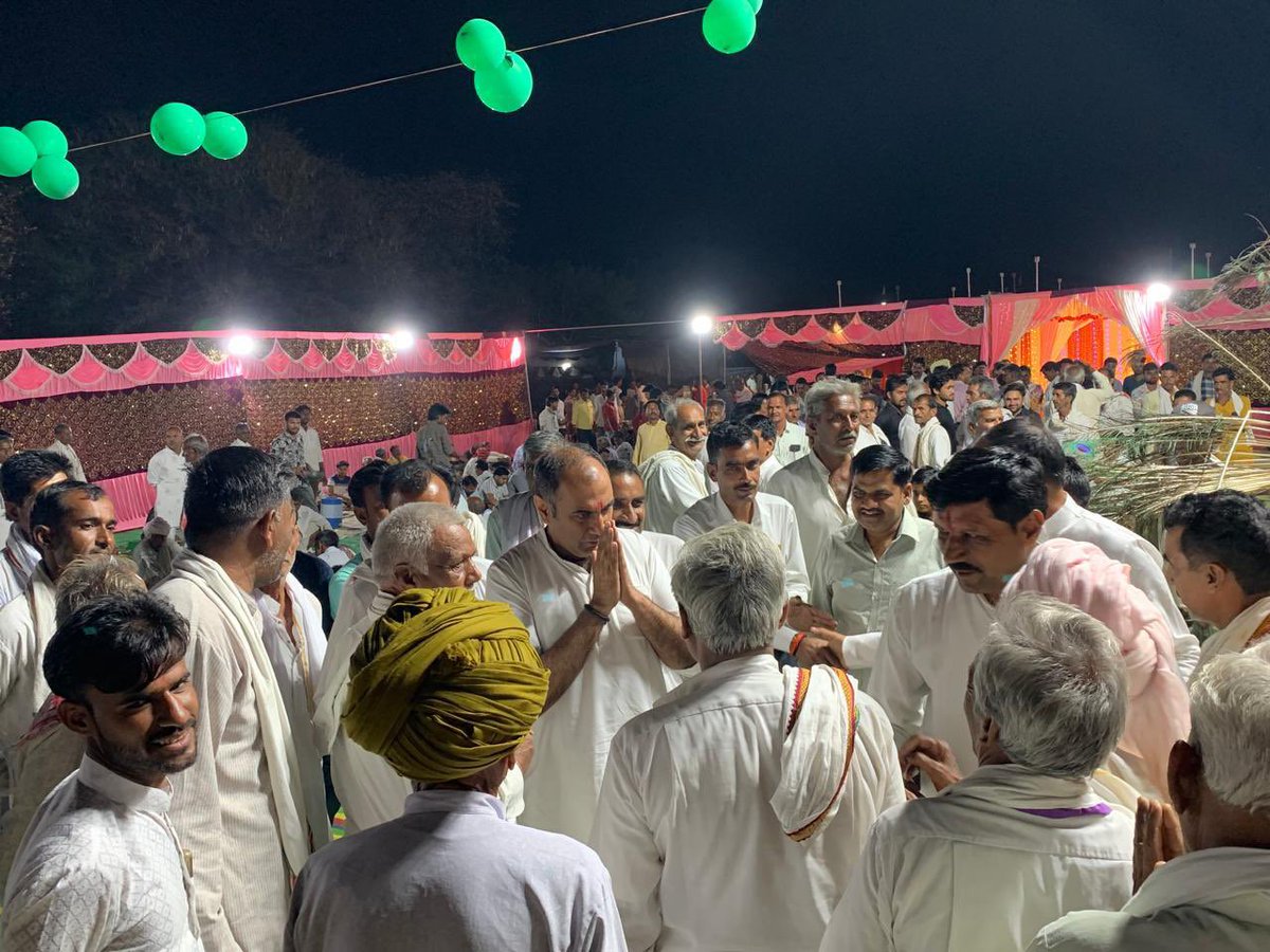 विभिन्न पारिवारिक वैवाहिक आयोजनों में सम्मिलित होकर स्नेह, अपनापन और शुभकामनाओं का कल आदान-प्रदान करने का सौभाग्य प्राप्त हुआ।

माचलपुर में श्री रायसिंह जी गुर्जर के सुपुत्र एवं सुपुत्री, ग्राम मैनाखेड़ी में श्री भगवान सिंह जी चौहान के सुपुत्र, जीरापुर में श्री महेश कुमार जी