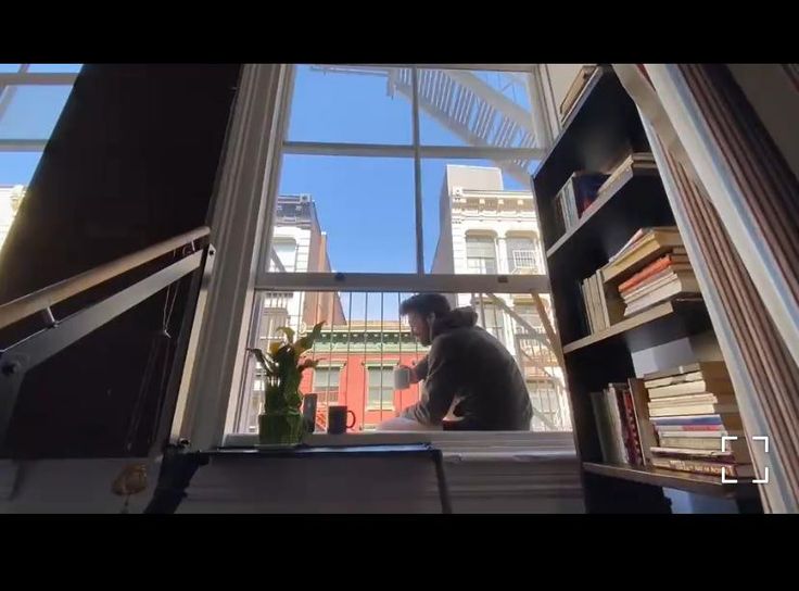 Starting the day with a coffee... I need a lot of it today.

Have a nice day everyone ♡