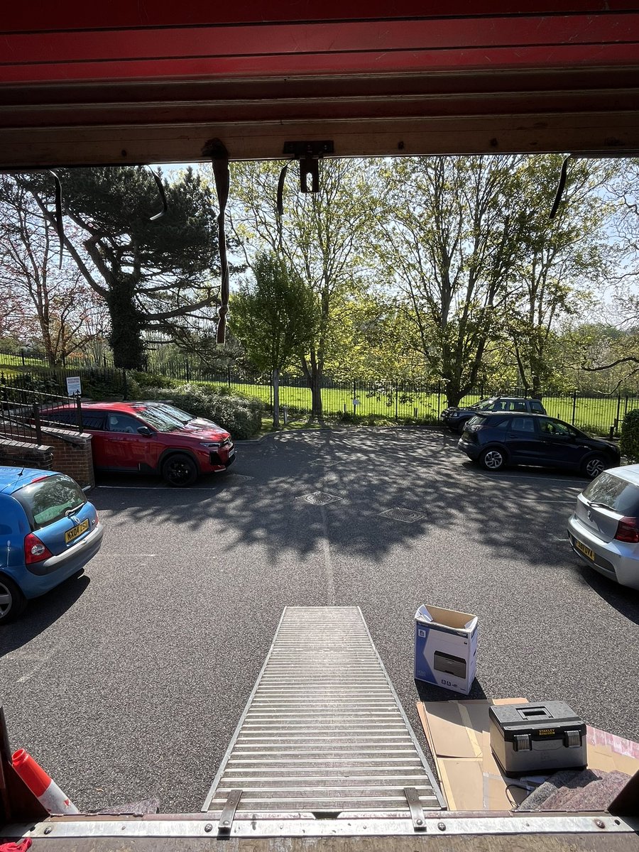 BigRedMovers's tweet image. Beautiful day for a very long uphill walk in Yeoville #removals #storage #nottingham #newark #mansfield