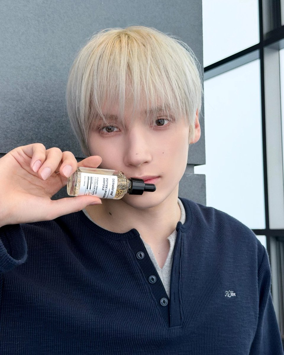 translatingTXT's tweet photo. [260422] #hueningkai (@.kaikamal_) instagram 

“#.ad #.dermafirm 💜

#.dermafirm ampoule dermafirm huening kai” https://t.co/M086I4DwaJ