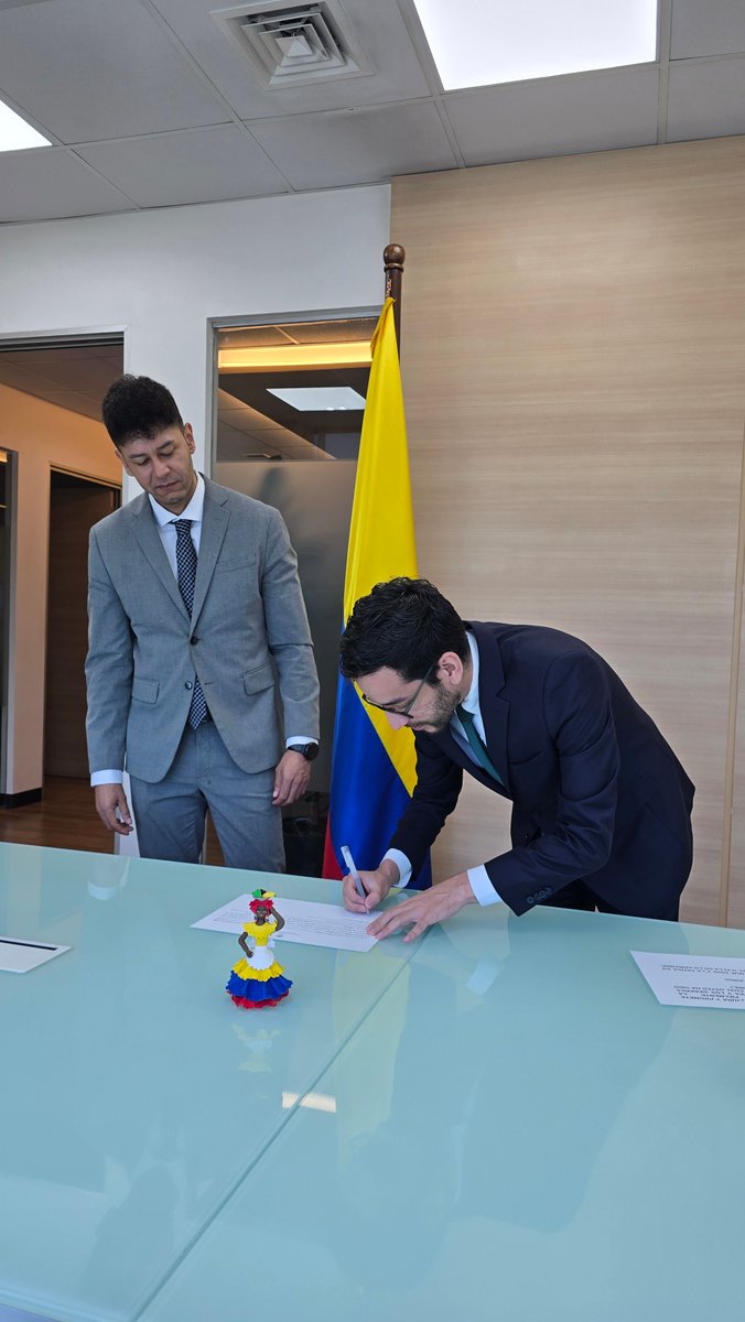 EmbColFilipinas's tweet photo. 🇨🇴✨ We warmly welcome Luis Carlos García, who joins the Embassy of Colombia in the Philippines as Second Secretary of Foreign Affairs.

We are pleased to have him on board and wish him every success in this new role!🤝🇵🇭 https://t.co/WLYsZULo9K