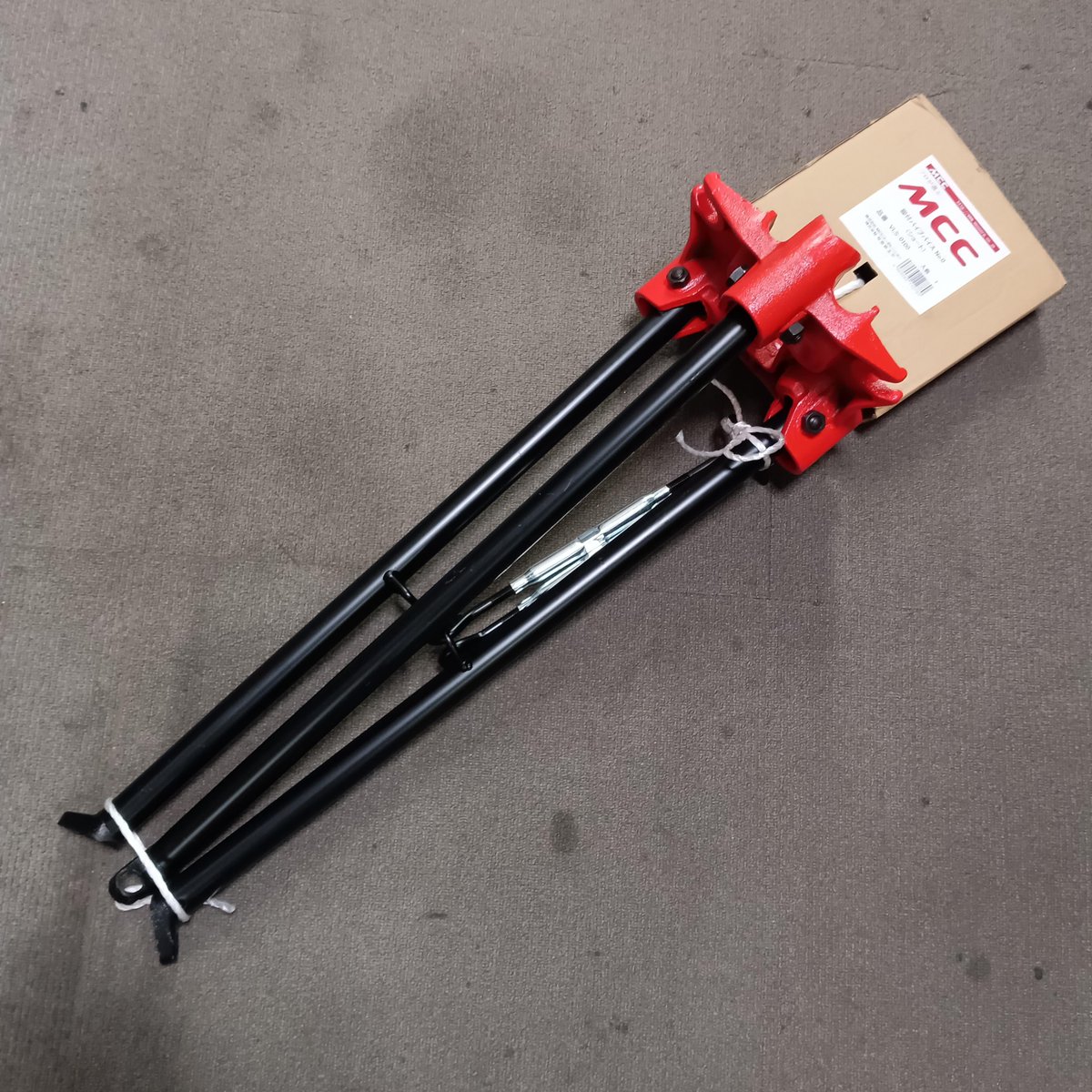 kaihoudo's tweet image. MCC 脚付パイプバイス VLS-0100 を買取しました。
配管作業時にパイプをしっかり固定できる脚付タイプのバイスで、ねじ切りや切断などの作業を安定して行える現場向け工具です。
配管工具の整理もご相談ください。
#工具買取 #MCC #パイプバイス #福山市