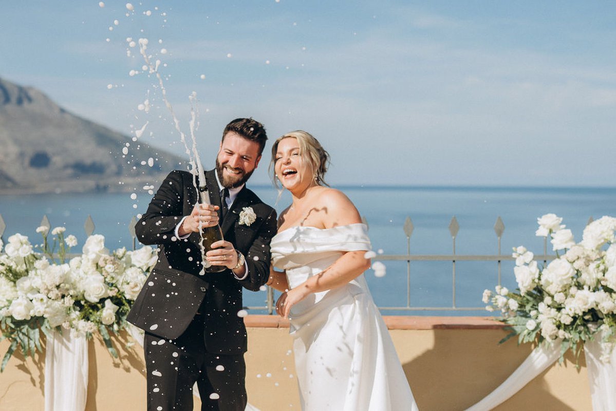 ZorzStudios's tweet image. 📰 Today's top stories, personally curated for you by Zorz Studios: zorz.it/newspaper

- #Elopement in #Sicily that ended on a yacht;
- #GooglePhotos can smooth #skin and whiten #teeth;
- 7 essential #tips for growing small #businesses, and more

 #ZoracleDaily #newspaper