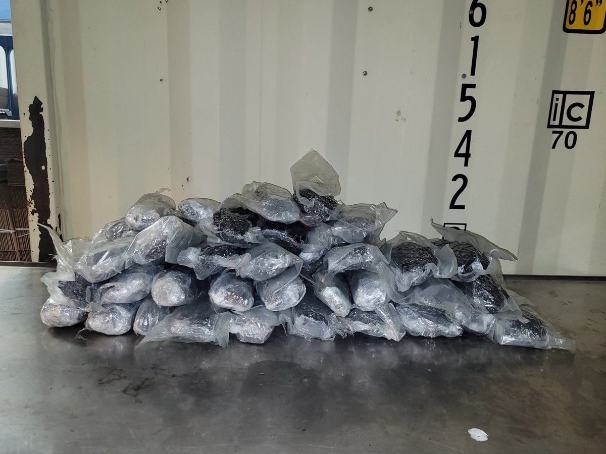 OFOEAC's tweet photo. On March 28th, a traveler at @DFOTucson had the audacity to arrive to the U.S. with 63 lbs. of meth concealed in their vehicle’s door and fuel tank.  @cbp multi-layered approach to national security shut it down fast.  OFO never misses a beat. 
#CBP   #OFOproud🇺🇸 https://t.co/OMWnPDkOvL