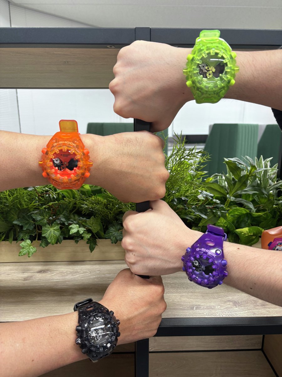CASIOJapan's tweet image. 新生活、あなたはどっちを着けたいですか？ #EDIFICE #gshock

←きちんと感のあるメタル⌚　話題性抜群のマグネット針⌚→