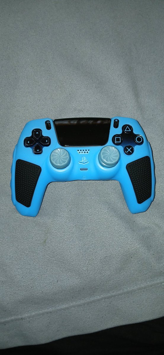 PuffyBenjamin's tweet photo. 2 weeks ago, I got the Hyperpop Blue PS5 Controller along with a Blue Glow in the Dark Controller Skin. Last week Friday, I got the @KontrolFreek Frozen Inferno Thumbsticks. I have to say that these looks cold 🎮 🥶 https://t.co/RrvSyTaOeO