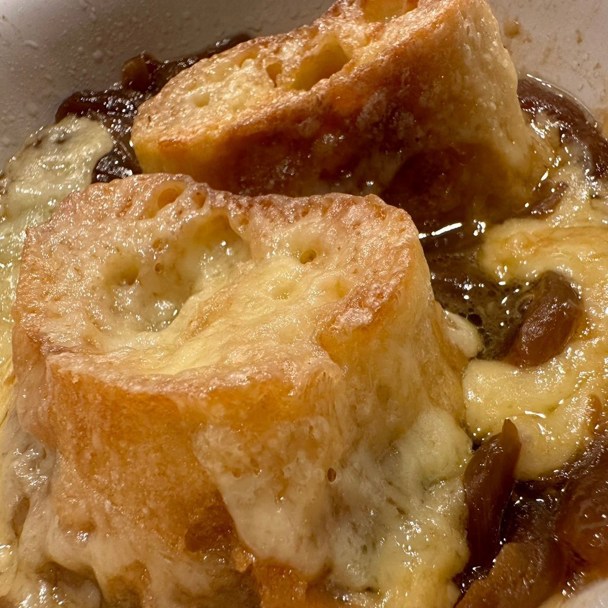 ucfoodietv's tweet image. Can't Get To Paris.

Then bring some Paris to your Kitchen.

Our French Onion Soup.

buff.ly/0Vry1ml 

#JetsetAtHome #FrenchOnionSoup #Recipe #UndercoverJetsetter