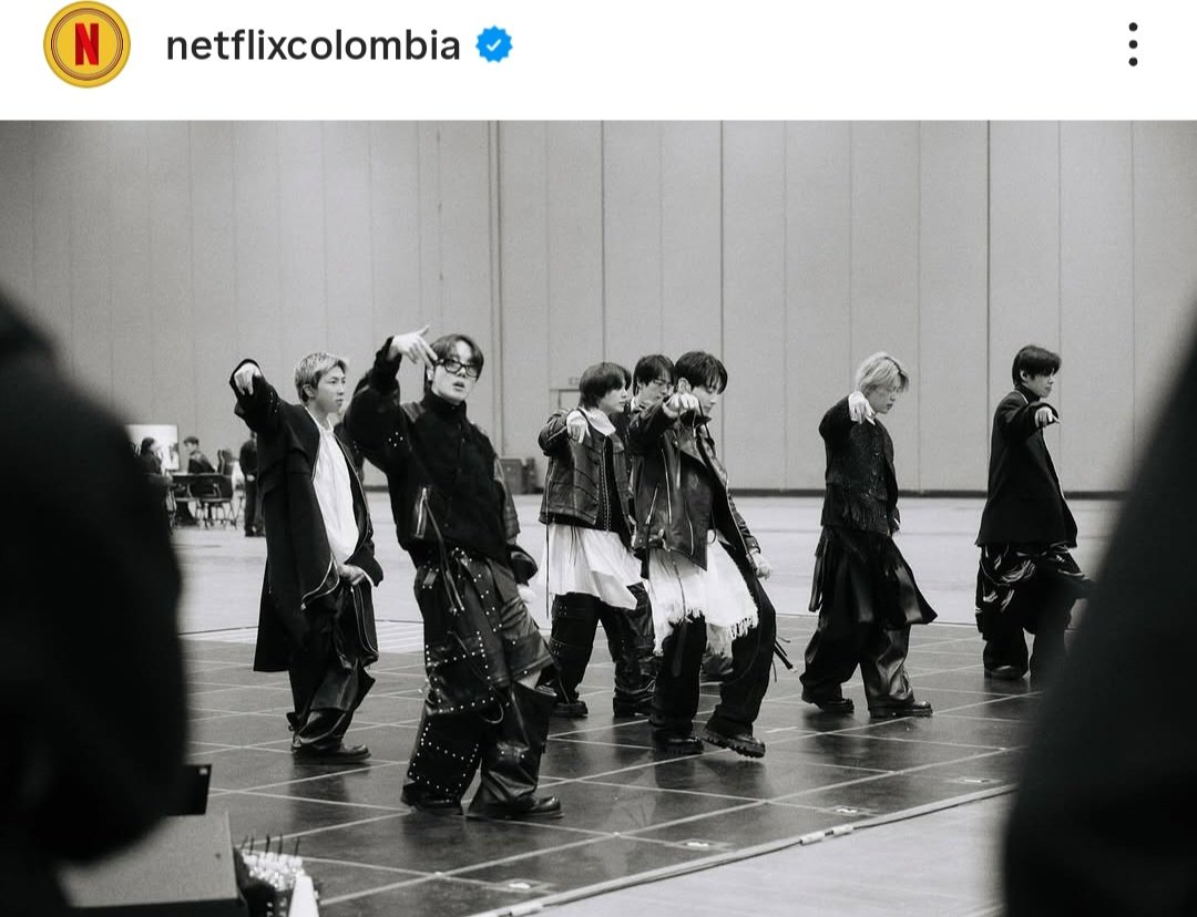 IG] A Netflix Colômbia postou 20 fotos do BTS para comemorar 1 mês