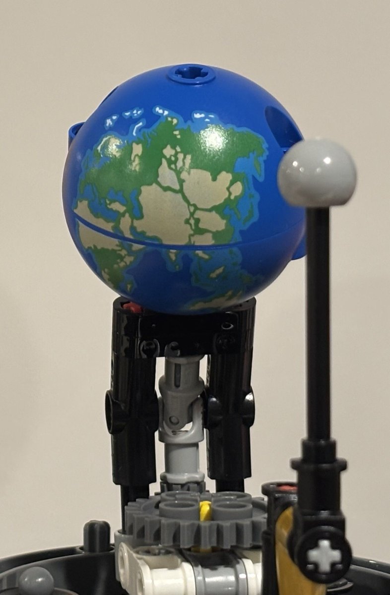 radcliffescilib's tweet image. Midway point in another week - the last before a new term gets underway. Enjoy your weekly dose of #Wellbeing this Wednesday at Lego Lunch from 1pm. From peacocks to plants, from minerals to miniature trees - we've got plenty of offerings from the natural world this Earth Day