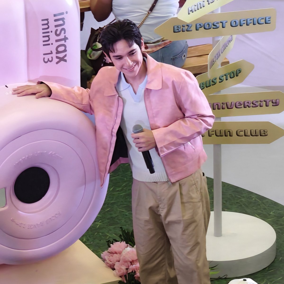 heathssian's tweet photo. he looks so good

CLIP THAT HEATHxINSTAX
#MnGWithMoymoy https://t.co/HcOtbPXOBk