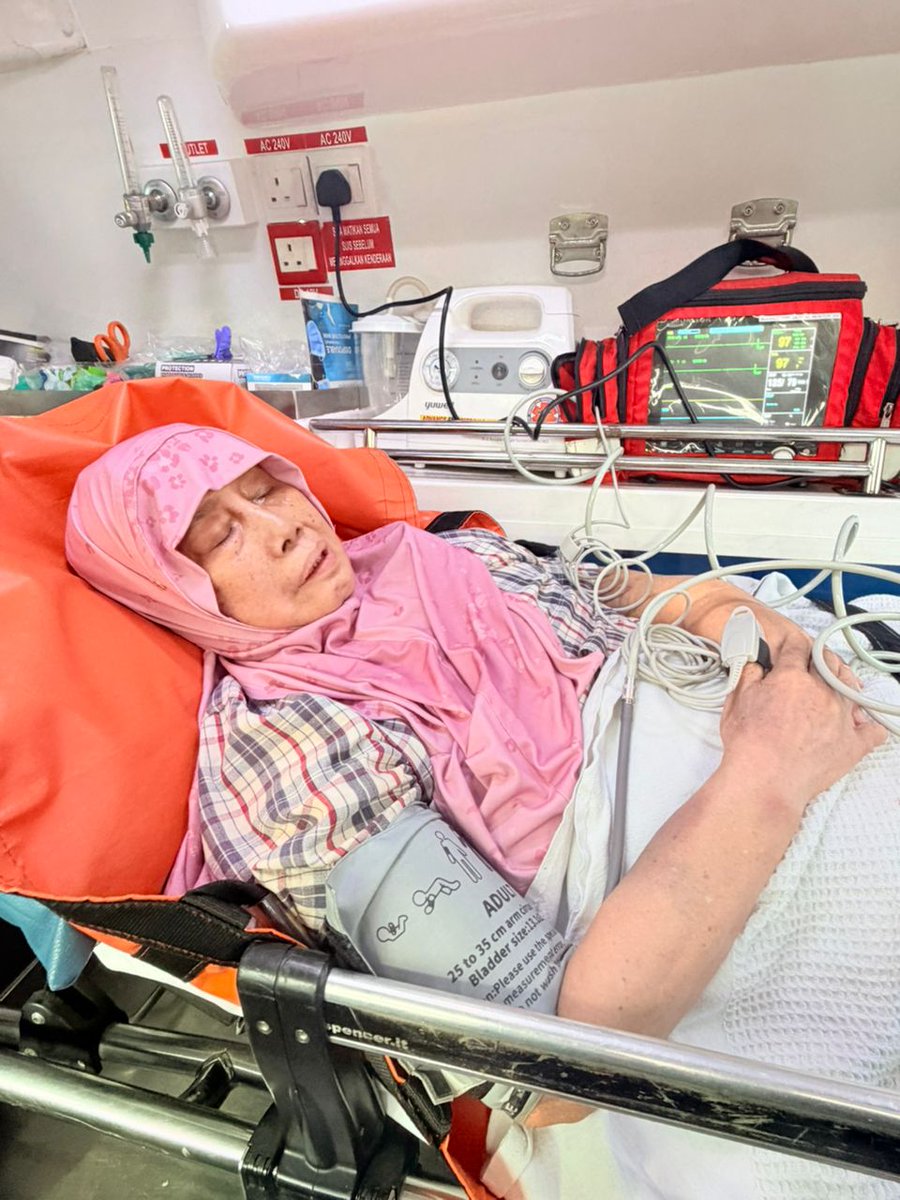 𝖠𝖿𝗋𝖺𝗅's Essentials tweet media