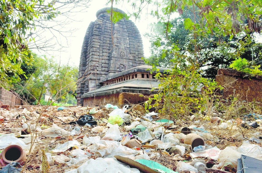 b0red_historian's tweet photo. The success of Bali shows that tourists are hungry for authentic Hindu culture. Ironically, India has destroyed its authentic culture. So, no tourists come to India. https://t.co/CR8QU4LS61