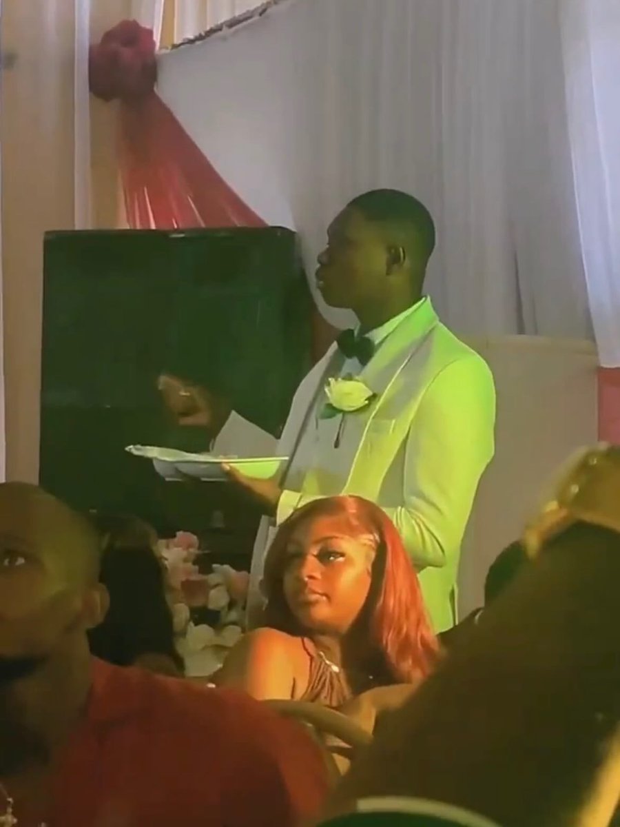 DoubtingSteven🤨 tweet media