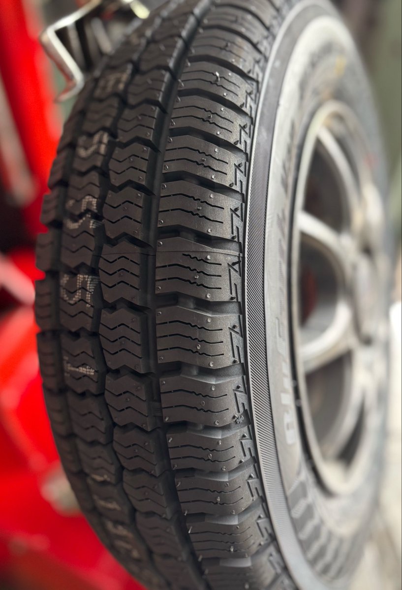 tsukada_tire's tweet image. 軽トラックにも
オールシーズンタイヤで
いいんじゃない！
#ヨコハマ
#オールシーズン
#軽トラック