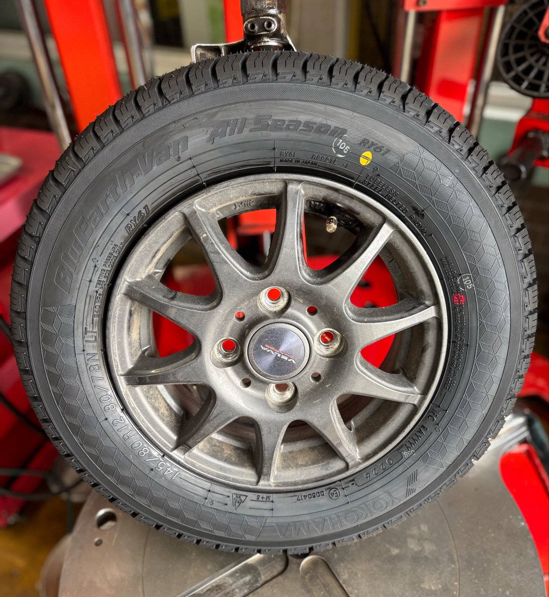 tsukada_tire's tweet image. 軽トラックにも
オールシーズンタイヤで
いいんじゃない！
#ヨコハマ
#オールシーズン
#軽トラック