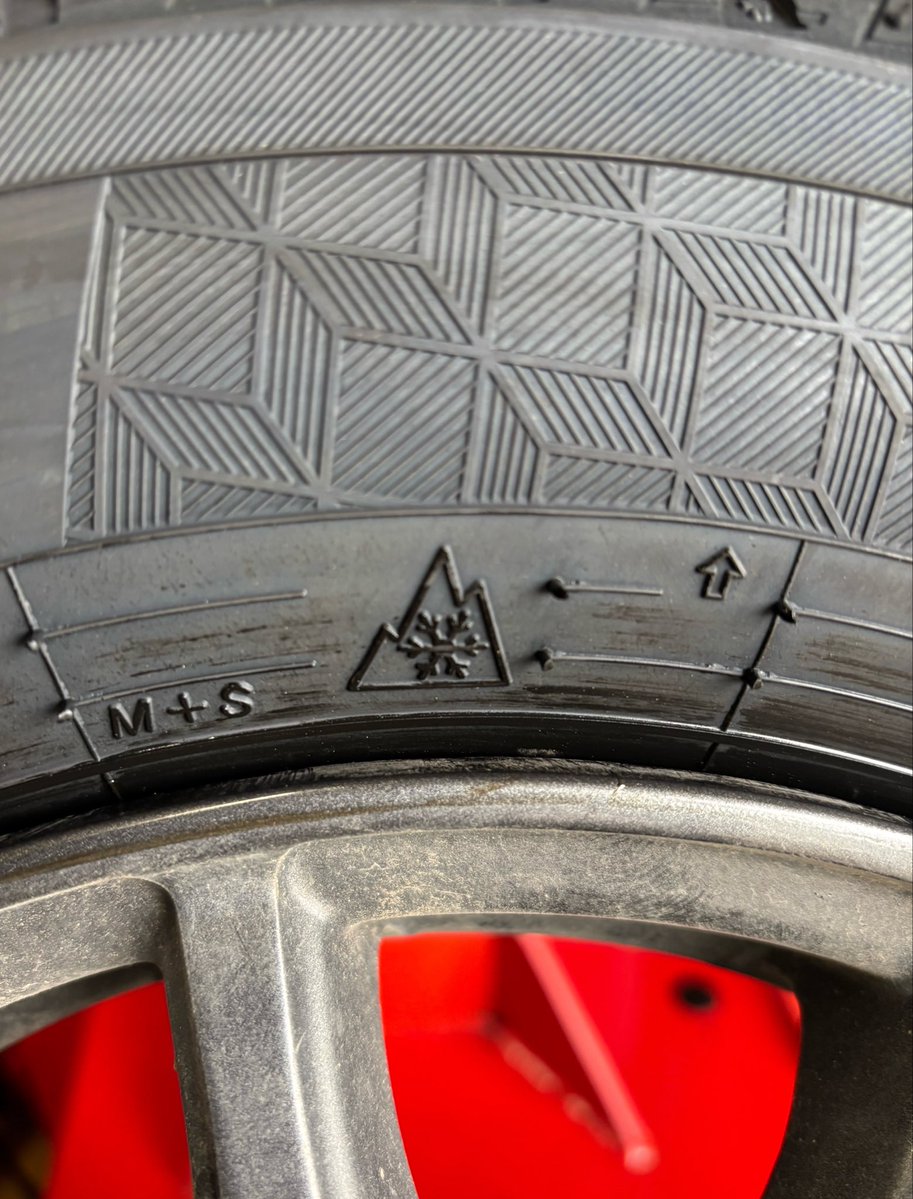 tsukada_tire's tweet image. 軽トラックにも
オールシーズンタイヤで
いいんじゃない！
#ヨコハマ
#オールシーズン
#軽トラック
