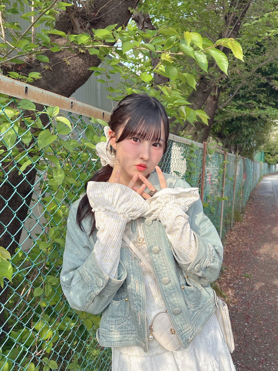 erisahigasiyama's tweet photo. 木漏れ日ぽかぽか～🍃🌱

#高嶺のなでしこ https://t.co/O9ldbBsk1V