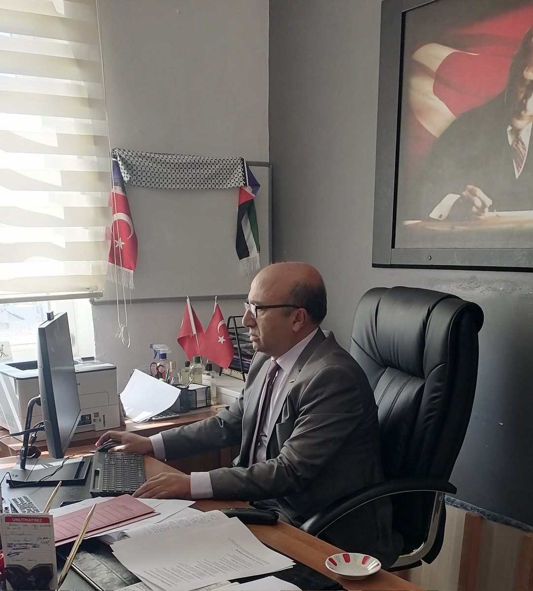 Matilla_1979's tweet photo. İlimiz genelindeki ortaöğretim kurum müdürleriyle okullarımızda;
📍 Türkiye Yüzyılı Maarif Modelinin uygulanması
📍 Akademik Başarıyı Artırma Çalışmaları
📍 Rehberlik Çalışmaları gibi konularının görüşüldüğü çevrimiçi toplantı gerçekleştirdik.
@SahinBeraat
@numanhatipoglu https://t.co/Yf0XQF6ckl