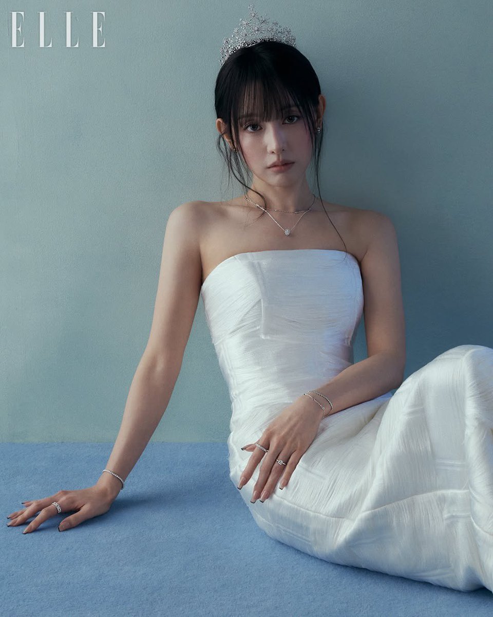 Kim Jiwon stuns for Elle Korea.