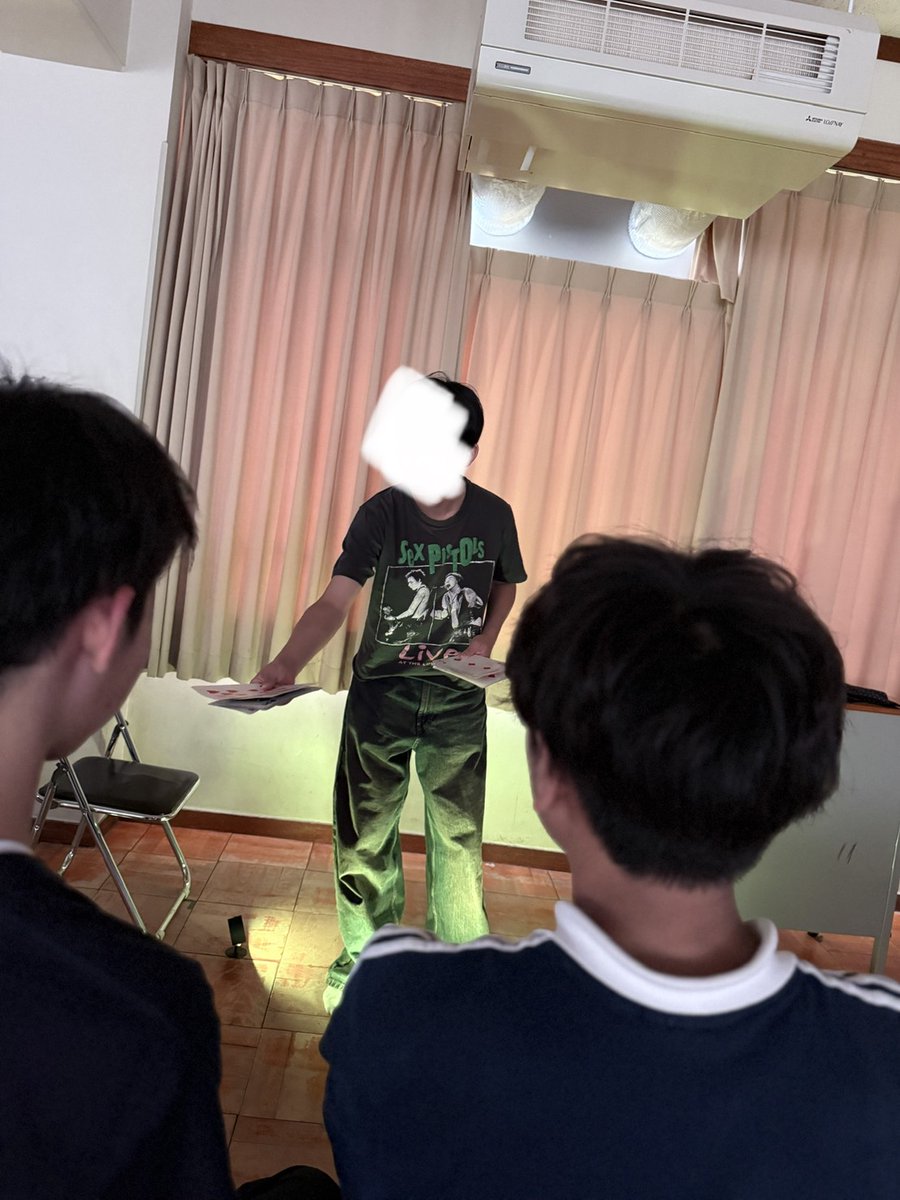 TdjMagicClub's tweet photo. 今日は新歓マジックショー1日目をしました！たくさんの新入生の方々が見に来てくれて、とても嬉しかったです！
明日も新歓マジックショー2日目を4Eでしますので、ぜひ見に来てください！ https://t.co/TrQYJZQszd