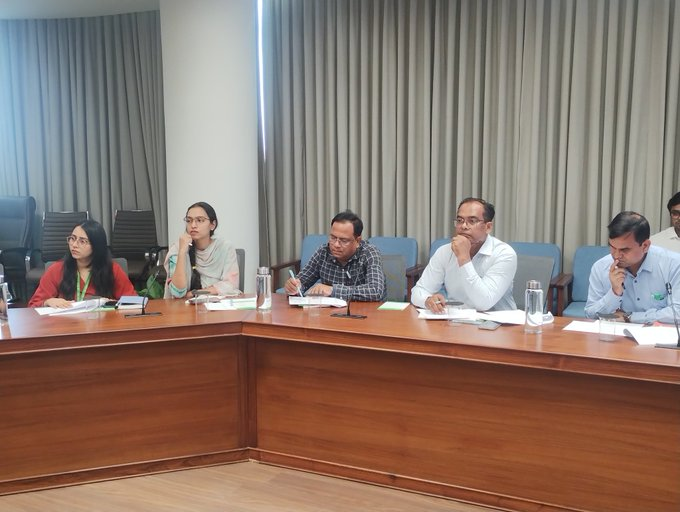 PibMinistry's tweet image. आज उर्वरक विभाग की राजभाषा कार्यान्वयन समिति की 122वीं बैठक का आयोजन संयुक्त सचिव श्री अनुराग रोहतगी की अध्यक्षता में संपन्न हुआ। बैठक में हिंदी भाषा के प्रभावी क्रियान्वयन और उसके व्यापक उपयोग को बढ़ावा देने पर विशेष चर्चा की गई। 
#Rajbhasha #Hindi #OfficialLanguage