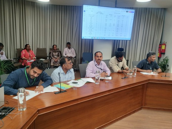 PibMinistry's tweet image. आज उर्वरक विभाग की राजभाषा कार्यान्वयन समिति की 122वीं बैठक का आयोजन संयुक्त सचिव श्री अनुराग रोहतगी की अध्यक्षता में संपन्न हुआ। बैठक में हिंदी भाषा के प्रभावी क्रियान्वयन और उसके व्यापक उपयोग को बढ़ावा देने पर विशेष चर्चा की गई। 
#Rajbhasha #Hindi #OfficialLanguage