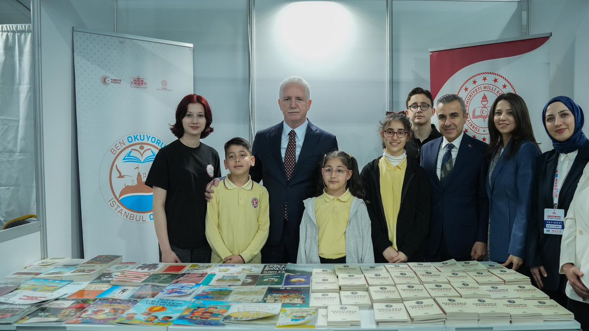 İSTANBUL VALİLİĞİ BEYOĞLU KİTAP FUARI YOĞUN BİR KATILIMLA SÜRÜYOR…📚

Valimiz Davut Gül, Ben Okuyorum, İstanbul Okuyor İstanbul Valiliği Beyoğlu Kitap Fuarı’nı ziyaret etti. 

Beyoğlu Kaymakamı Abdullah Atakan Atasoy’un eşlik ettiği ziyarette Vali Gül, yayınevi stantlarını