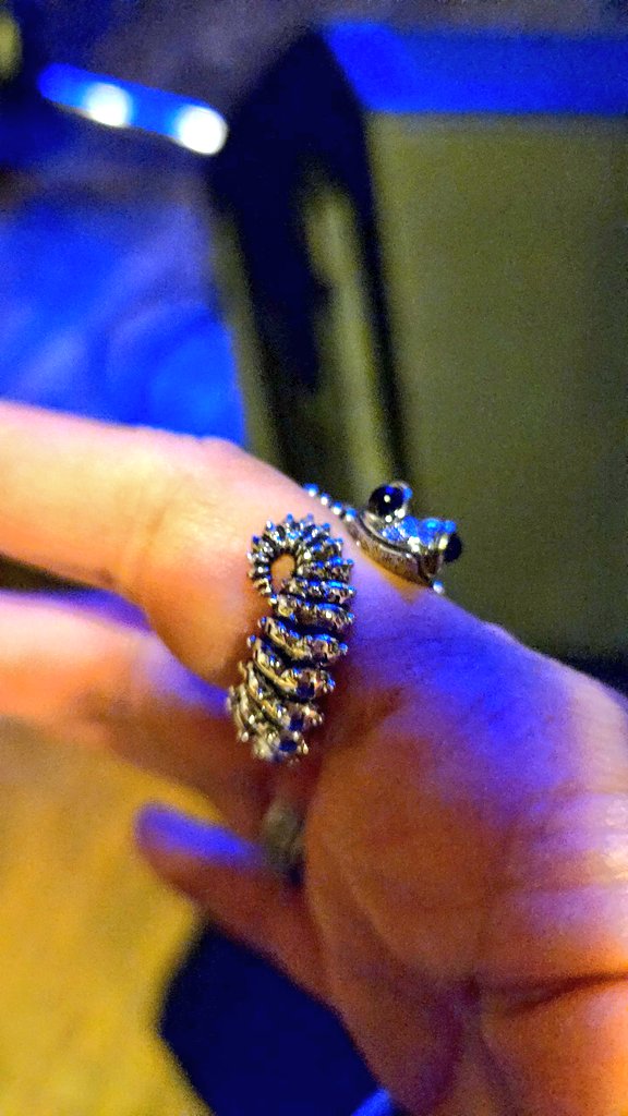 tsuki 🏴⁎∗🦔︎🌙*.｡ tweet media