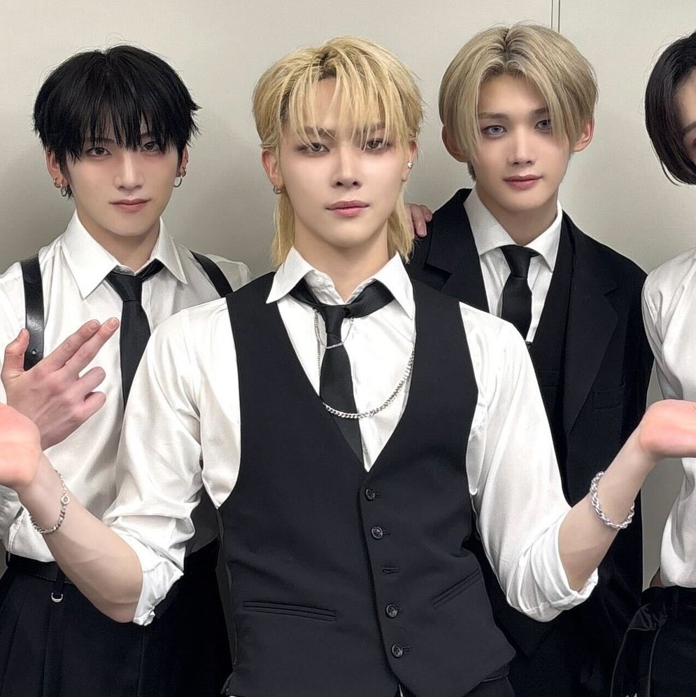 cori ★ tweet media