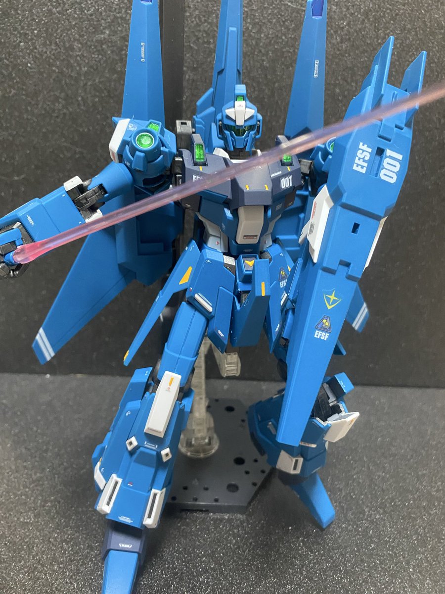 silveriin's tweet image. リゼル隊長機(コマンダータイプ)出来たよーヾ(๑╹◡╹)ﾉ"
うぐぅ…カッコいい…正味、HGリゼルで十分カッコいいからスルーしてもいいんだけど、とか思ってましたが、こっちはこっちでカッコいいなぁ。 #MG #ガンプラ