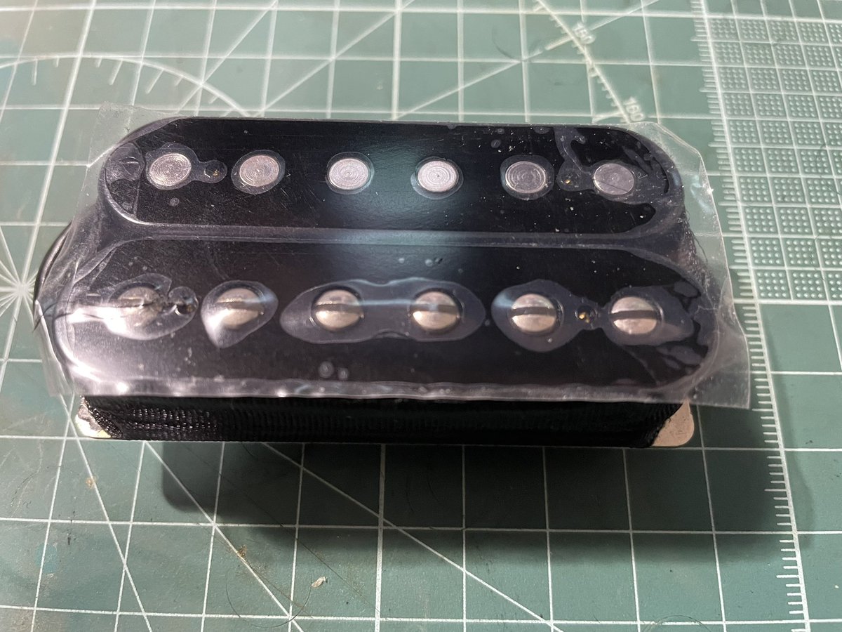 GypsyZenn's tweet image. SSH用に選定したミドル出力のsuhrのThornbucker なかなかいい感じです!!

#suhr
#Thornbucker #PeteThorn
#guitar
#ギター