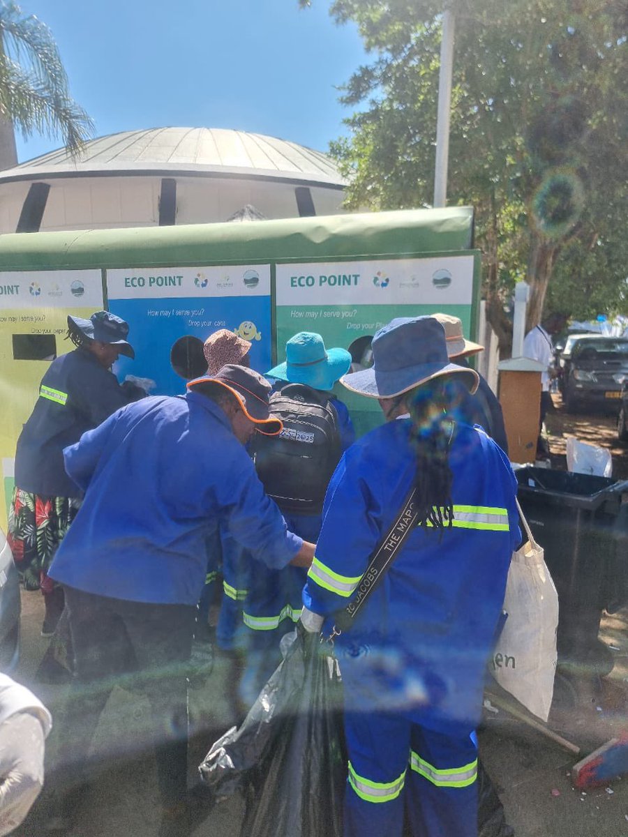 hut_green's tweet photo. Happening this week @ZITF1 , our waste management team is on the ground sorting and recycling waste ! So far we have collected 5 tonnes of PET and counting ! 
#recycle https://t.co/YT8m0psaCl