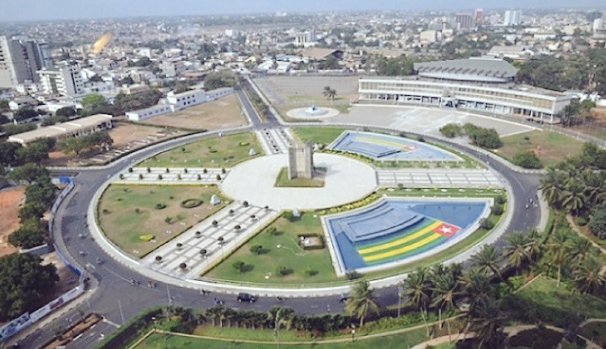 dambe_kombate's tweet image. 🇹🇬 
Le #Togo réécrit ses #alliances.
La #France reste le deuxième fournisseur du Togo. Mais l'#Inde monte. La #Malaisie s'installe. L'#ArabieSaoudite entre dans le tableau.

Sans bruit, sans rupture, le Togo diversifie ses partenariats. Il garde ses amis historiques ; et s'en