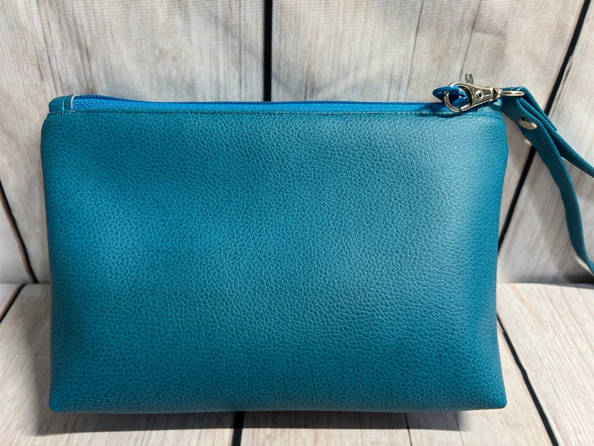 angelhw1956's tweet image. Devon Zipper Pouch tuppu.net/6e2837a4 #TeaTimeQuiltsnMore #Etsy #Wristlet