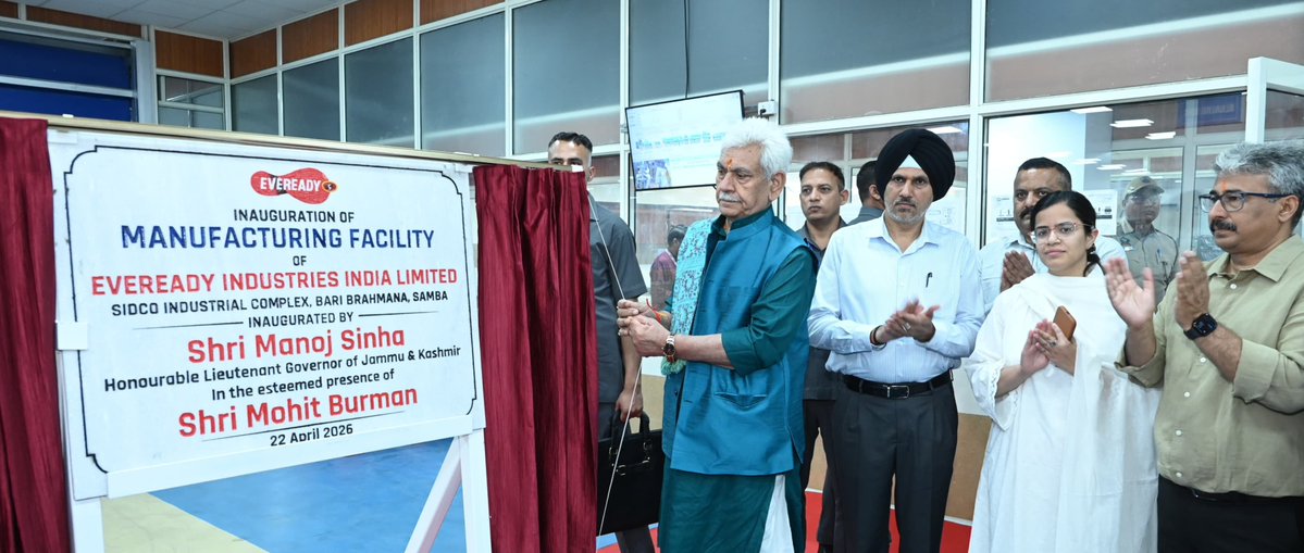JK247News's tweet image. LG #ManojSinha inaugurates Eveready Industries India Limited’s new industrial unit in #Samba with ₹200 cr investment. Project to boost jobs, support ancillary units and create opportunities for women &amp;amp; youth. Credits PM Narendra Modi’s vision for J&amp;amp;K’s growth.
