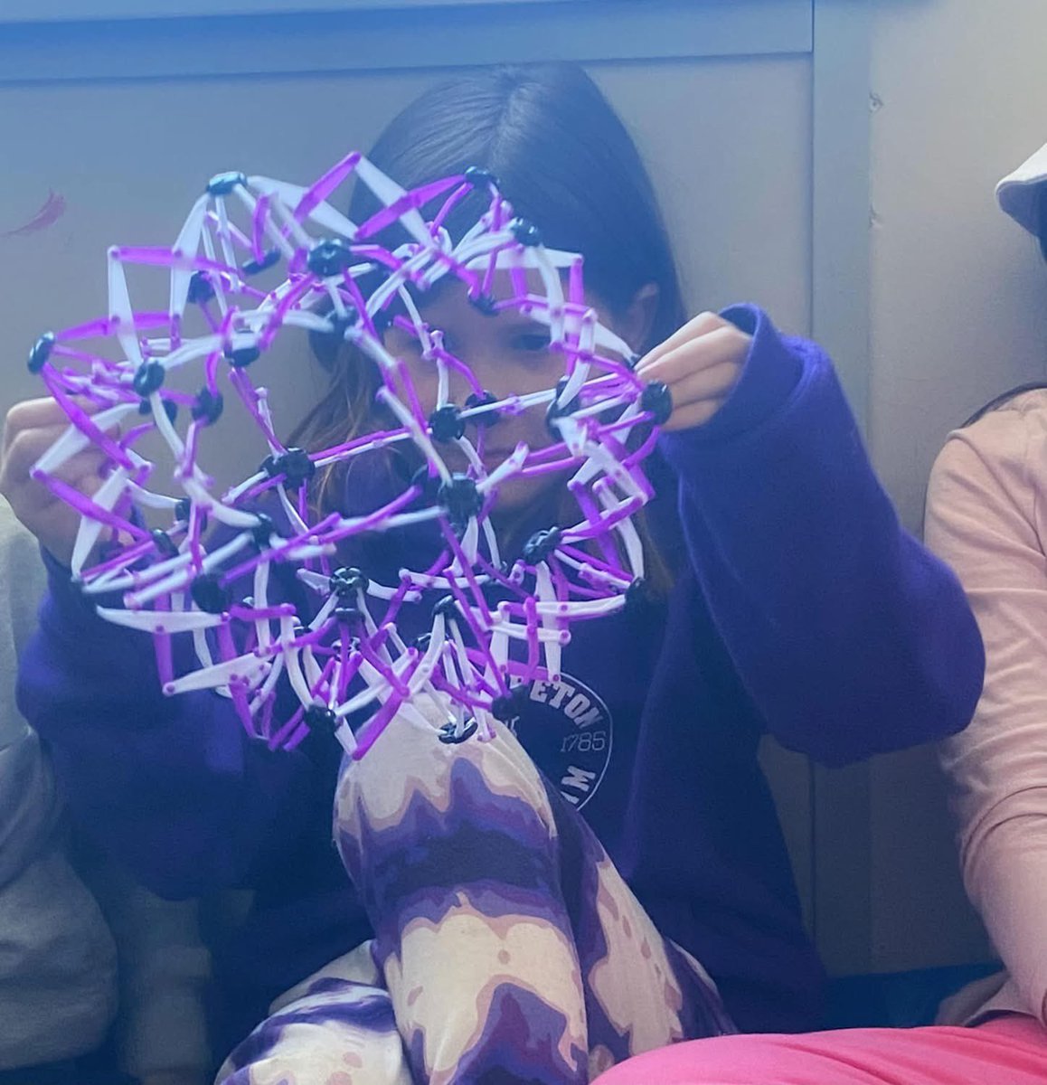 MsJiJionline's tweet image. Simple moments, powerful impact 💜

Mindful breathing can be playful too—watching kids slow down and connect is pure magic ✨

Inhale… expand
Exhale… soften 🌿

#MindfulMonday #AfterSchoolProgram