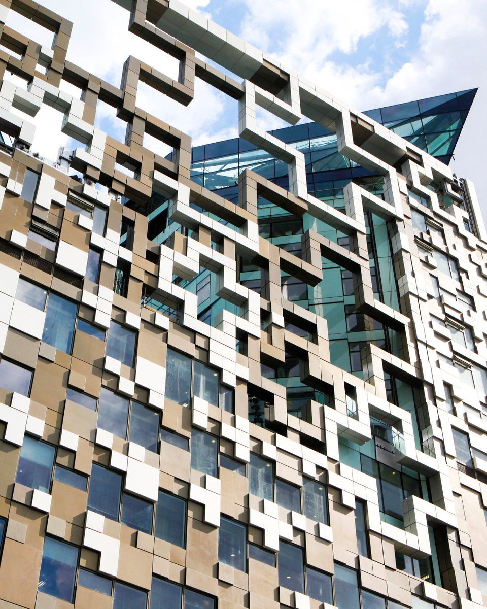 thecubebham's tweet image. Did you know The Cube was designed with sustainability in mind?

🌿 Glazing designed to reduce solar gain
🏢 Airtightness exceeding industry standards
⚡ Systems improving efficiency and reducing waste

#EarthDay #TheCube #Birmingham